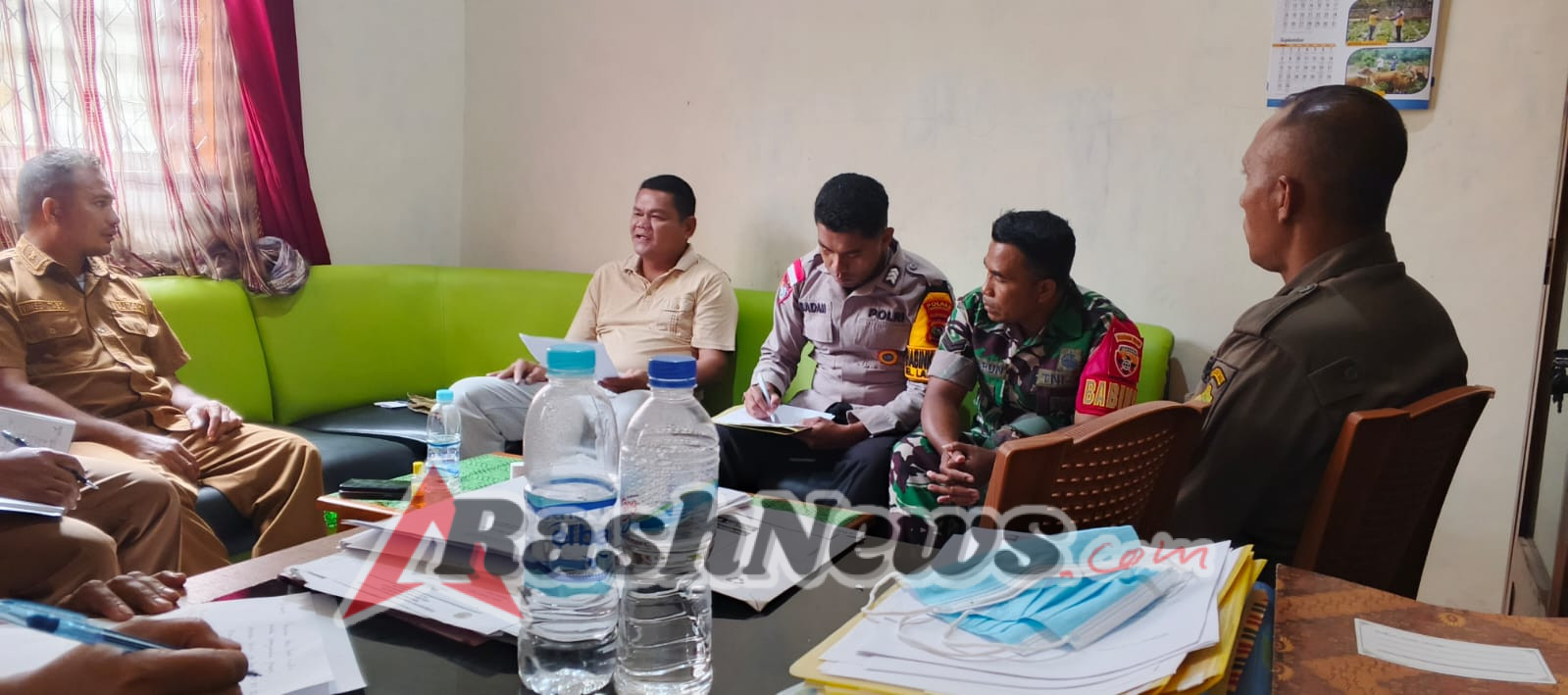 Babinsa Koramil 1630-02/Komodo Hadiri Klarifikasi Penolakan Warga terhadap Café dan Bar Pioner di Kelurahan Labuan Bajo