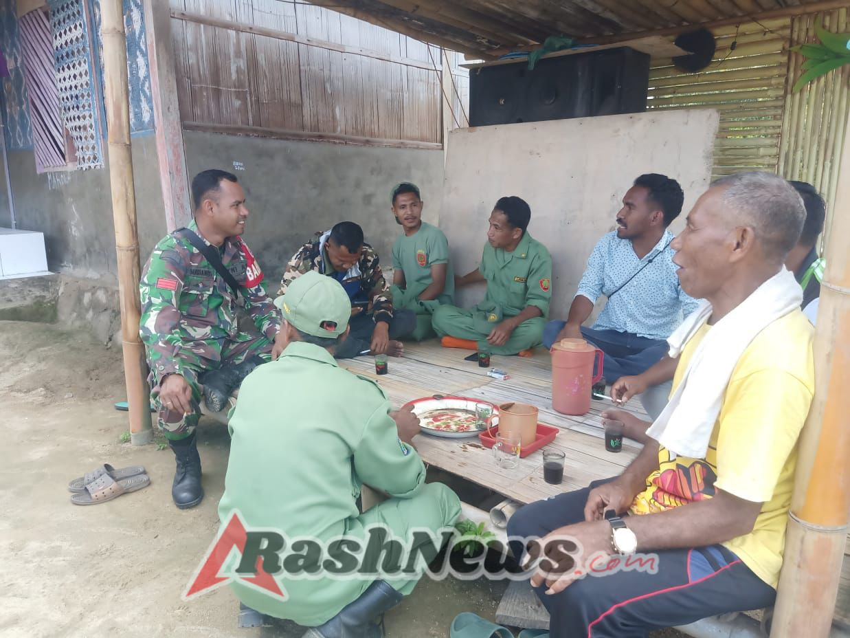 Gotong Royong Babinsa dan Warga Percepat Pembangunan Rumah di Talibura