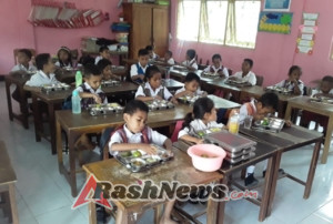 Babinsa Nusa Kenari Pantau Pembagian Makan Bergizi Gratis ke 1.853 Siswa