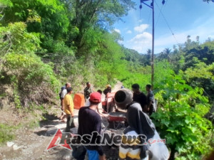 Babinsa Turun ke Lapangan, Rabat Jalan di Rangalaka Mulai Dikerjakan Bersama Warga
