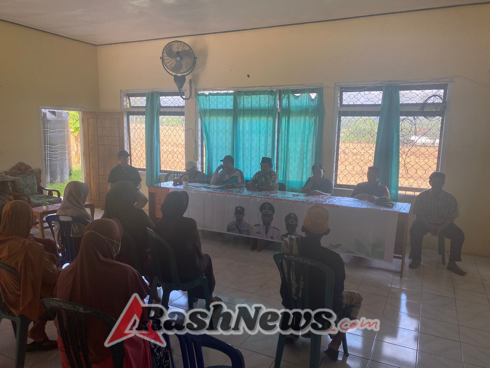 Penyaluran BLT DD di Desa Labangka Berjalan Tertib Berkat Pengamanan Babinsa