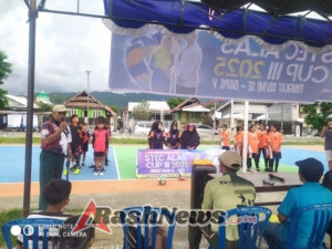 Sinergi TNI dan Masyarakat, Sertu Musa Meriahkan Pembukaan Turnamen Voli Dapil V