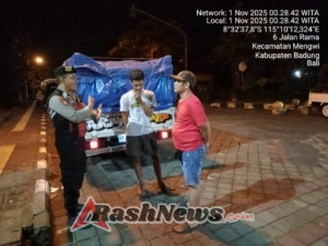Cegah Gangguan Kamtibmas Polsek Mengwi Laksanakan Patroli Malam di Kawasan Pasar Tradisional