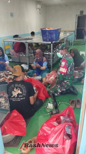 Ribuan Siswa di Rote Timur Terima Bantuan Makanan Sehat, Babinsa Aktif Beri Pendampingan