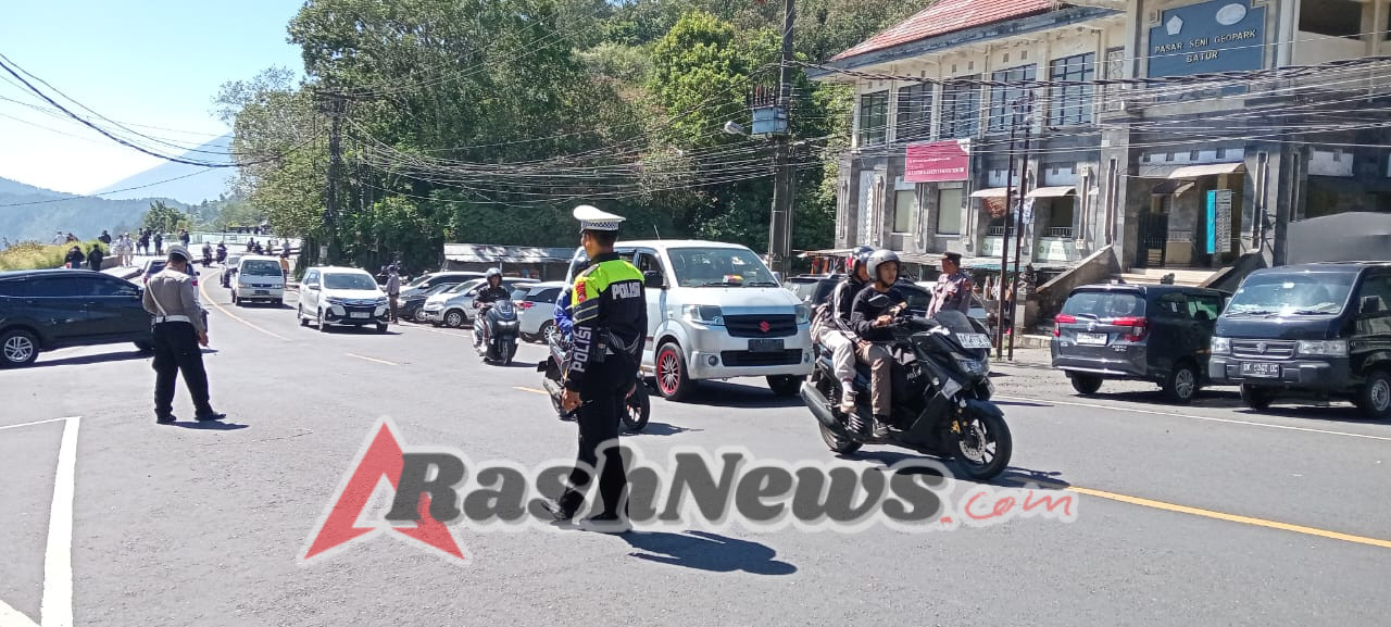 Polres Bangli Gelar Pengaturan Arus Lalu Lintas di Obyek Wisata Penelokan Kintamani di Akhir Pekan