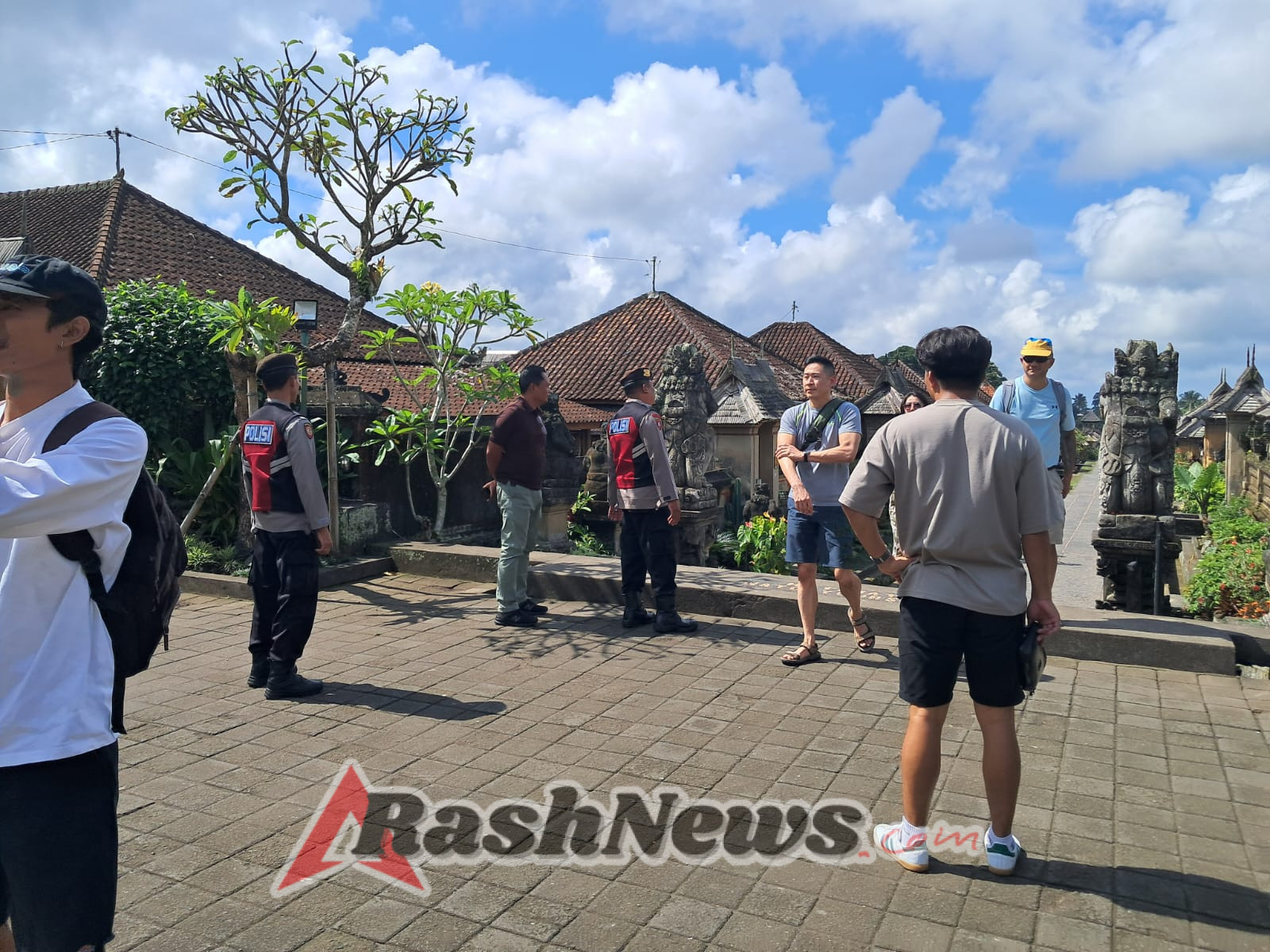 Pantau Kunjungan Wisatawan, Pawas Bersama Anggota Sambangi Obyek Desa Wisata Penglipuran