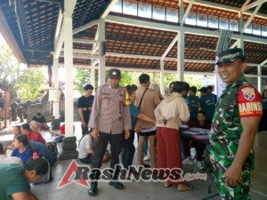 Polsek Blahbatuh Dampingi Vaksinasi Rabies Dan Sterilisasi Hewan Di Banjar Blangsinga