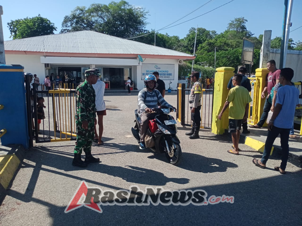 Sinergi Babinsa dan Warga Wujudkan Keamanan Transportasi Laut di Pantai Baru