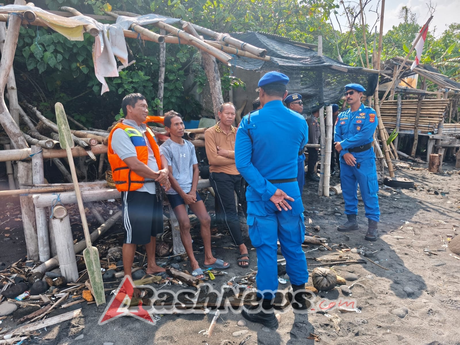 Dekat dengan Masyarakat Pesisir, Satpolairud Polres Badung Gelar Minggu Kasih Bersama Nelayan Baruna 3