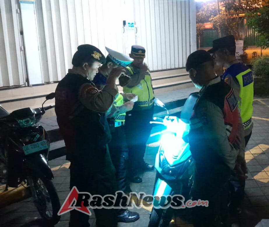 Cegah Curat, Curas dan Curanmor Kapolsek Mengwi Pimpin Kegiatan Patroli Malam Minggu