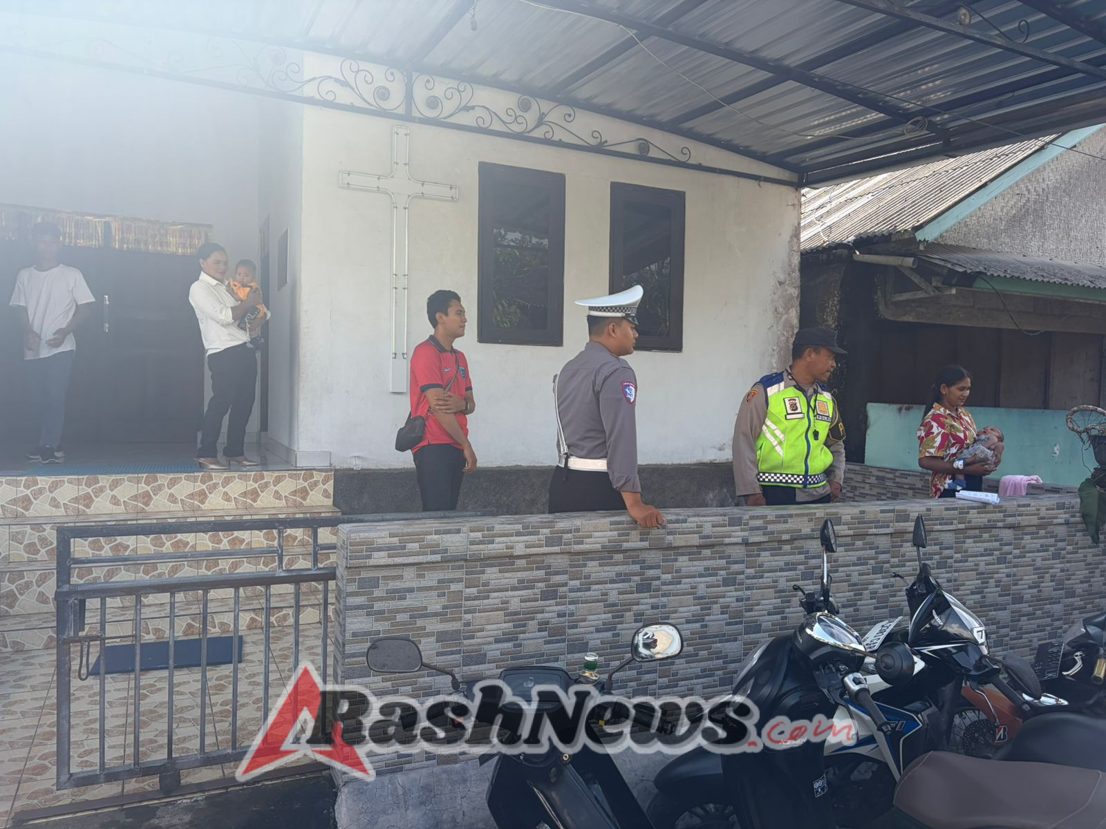 Polsek Selemadeg intensifkan pengamanan Ibadah Minggu, Berjalan Aman dan Lancar