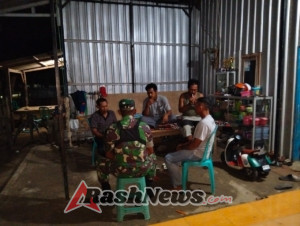 TNI Bersama Rakyat: Babinsa Poto Tano Patroli Malam Ciptakan Situasi Aman dan Tertib