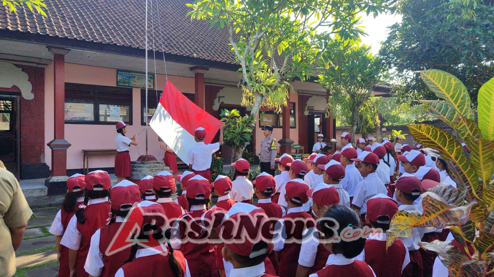 Bhabinkamtibmas Sudimara Sampaikan Amanat Anti-Bullying dan Disiplin di SDN 3 Sudimara