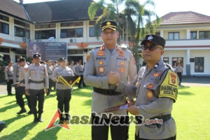 Polres Tabanan Gelar Upacara Kenaikan Pangkat Pengabdian, Sekaligus Berikan Penghargaan bagi Personel Berprestasi