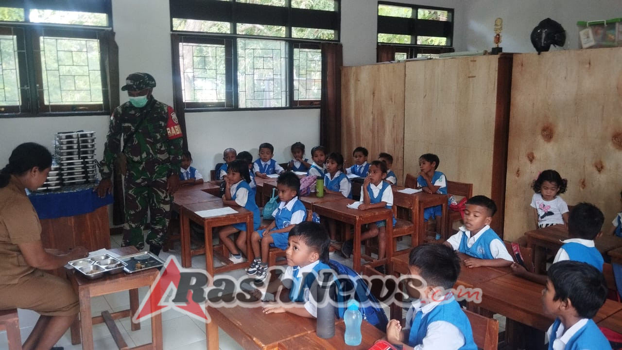 Gotong Royong Babinsa dan MBG RI, Ribuan Anak Sekolah di Rote Timur Terima Asupan Gizi Seimbang