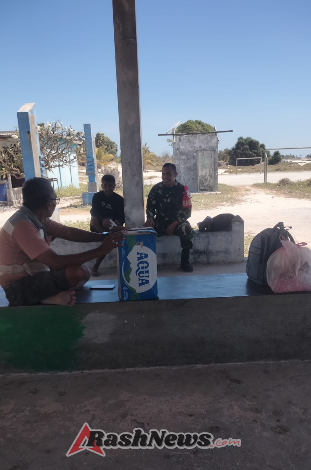 Wujud Kepedulian Babinsa, Monitoring Perahu Bersitha di Pelabuhan Rakyat Ndao Nuse Berjalan Lancar