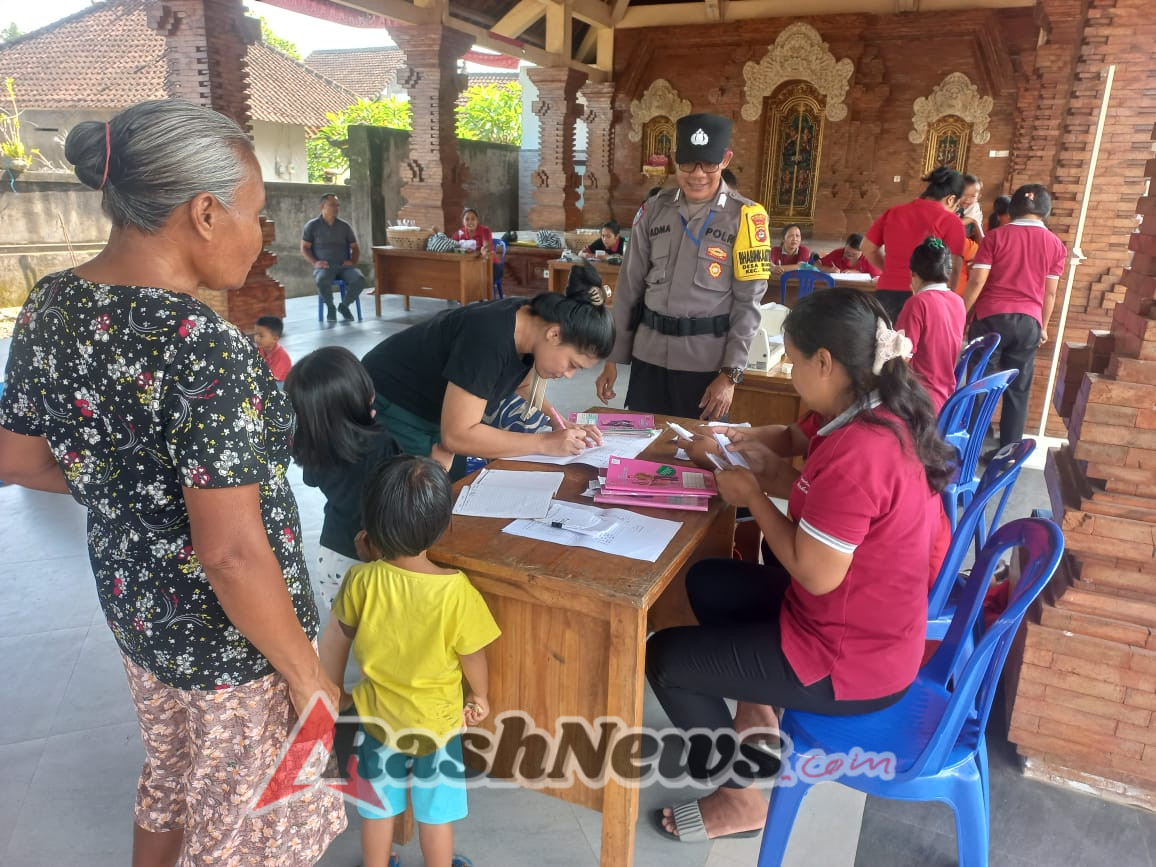 Bhabinkamtibmas Desa Bunutin Sambangi Kegiatan Posyandu dan Berikan Himbauan Kamtibmas