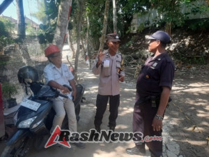 Bhabinkamtibmas Desa Peliatan Sambangi Buruh Proyek Hotel Titik 2, Ajak Jaga Situasi Kamtibmas Tetap Kondusif