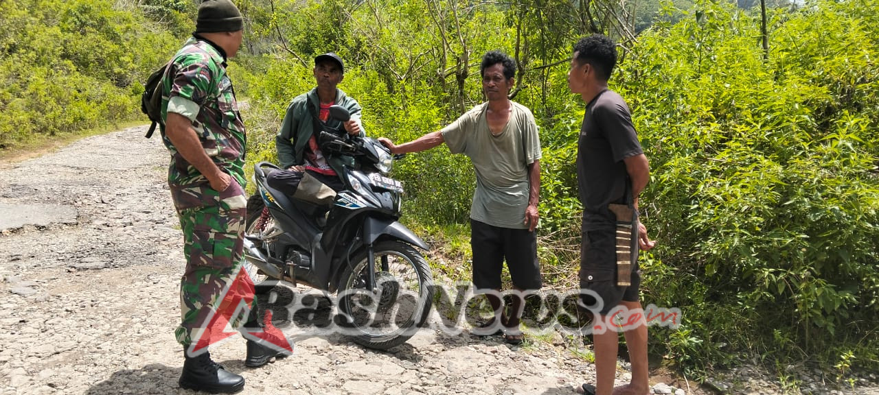 Komsos dan Pamwil Babinsa Ndona Timur Dorong Kolaborasi TNI-Rakyat di Desa Demulaka