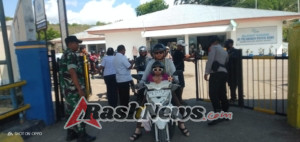 Sinergitas TNI dan Petugas Pelabuhan Jaga Keamanan Aktivitas ASDP di Rote Ndao