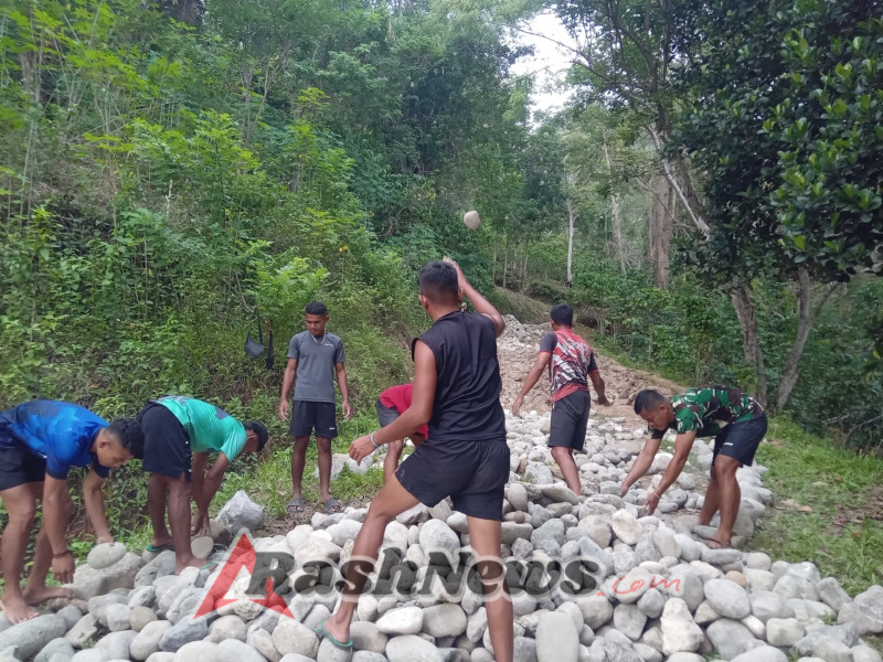 Dari Batu ke Harapan: Kodim 1612/Manggarai dan Warga Rado Wujudkan Akses Ekonomi Baru