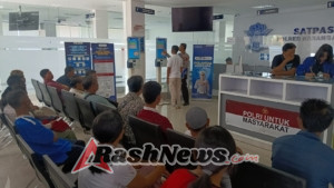 Pelayanan Humanis Personil Lantas Sebagai Pemandu Kepada Setiap Pemohon SIM di Satpas Polres Karangasem