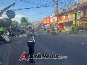 Anggota Lantas Polres Karangasem Laksanakan Gatur Pagi di Simpang Tiga BTN Taman Asri Karangasem