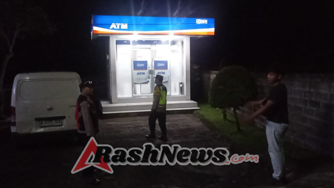 Ditengah Hujan Personil Polsek Bebandem Laksanakan Blue Light Patrol