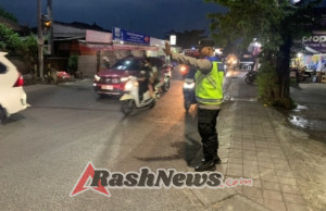 Cegah Kemacetan, Personel Polres Badung Kendalikan Arus Lalin di Jalur Kuta Utara