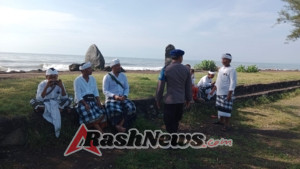 Sat Polairud Polres Gianyar Laksanakan Pengamanan Upacara Melasti di Pantai Masceti