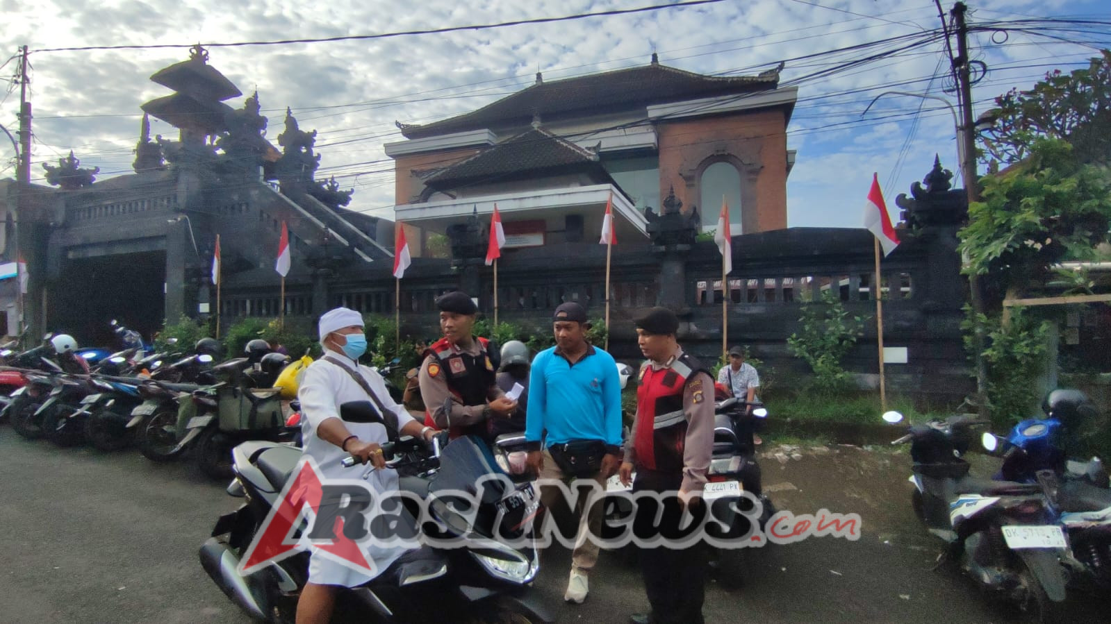 Personil Samapta Polres Bangli Sambangi Juru Parkir, Upaya Mencegah Aksi Curanmor di Wilkum Bangli