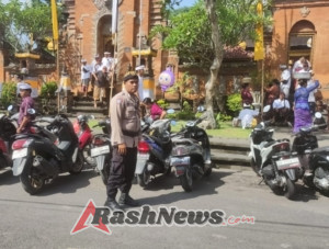 SatBinmas Polres Karangasem Melaksanakan Kegiatan Pengamanan Dalam Upacara Keagamaan Masyarakat