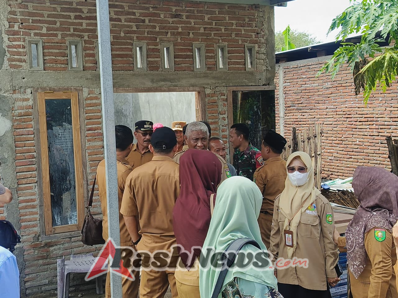 TNI dan Pemerintah Daerah Turun Langsung Bantu Korban Bencana di Desa Berora, Kecamatan Lopok