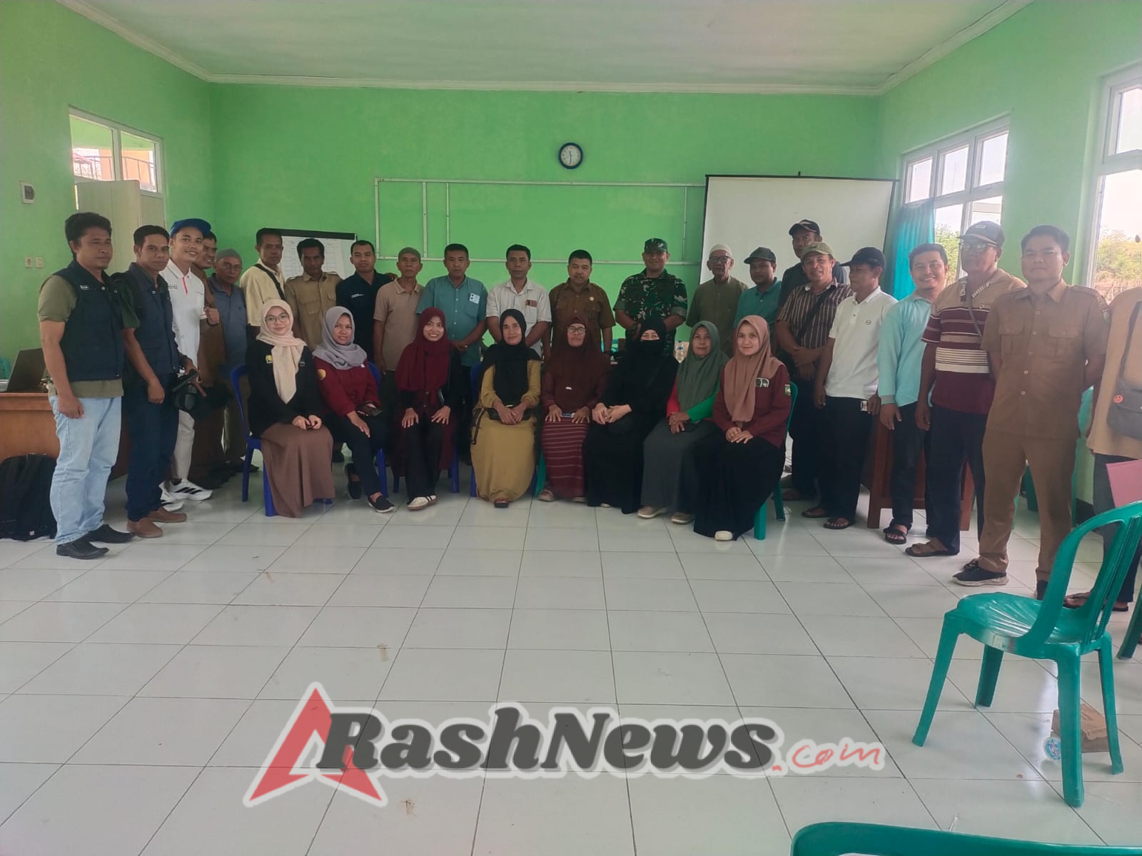 Sinergi TNI, Polri, dan PPL Awasi Penyaluran Pupuk Bersubsidi di Kecamatan Lopok