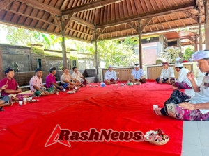 Babinsa Pangyangan Jadi Penghubung Pemerintah dan Warga dalam Rapat Pembangunan Bersama Bupati Jembrana