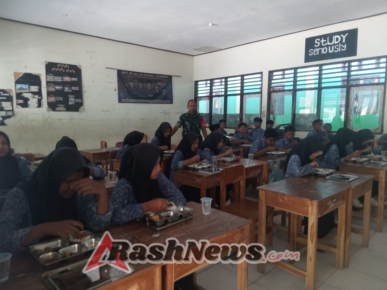 Serka Bustanuddin Pastikan Program MBG Tepat Sasaran di SMPN 1 Taliwang