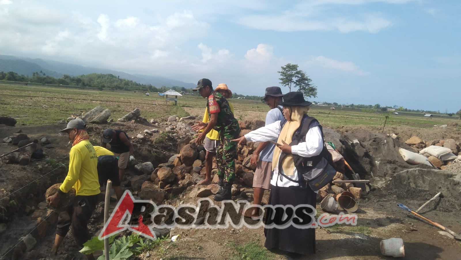 Peletakan Batu Pertama Irigasi Desa Cempi Jaya Berjalan Lancar