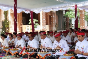 Sekda Tabanan: Persembahyangan Purnama Sasih ke-5 Jadi Momentum Perkuat Sradha Bhakti dan Kebersamaan ASN