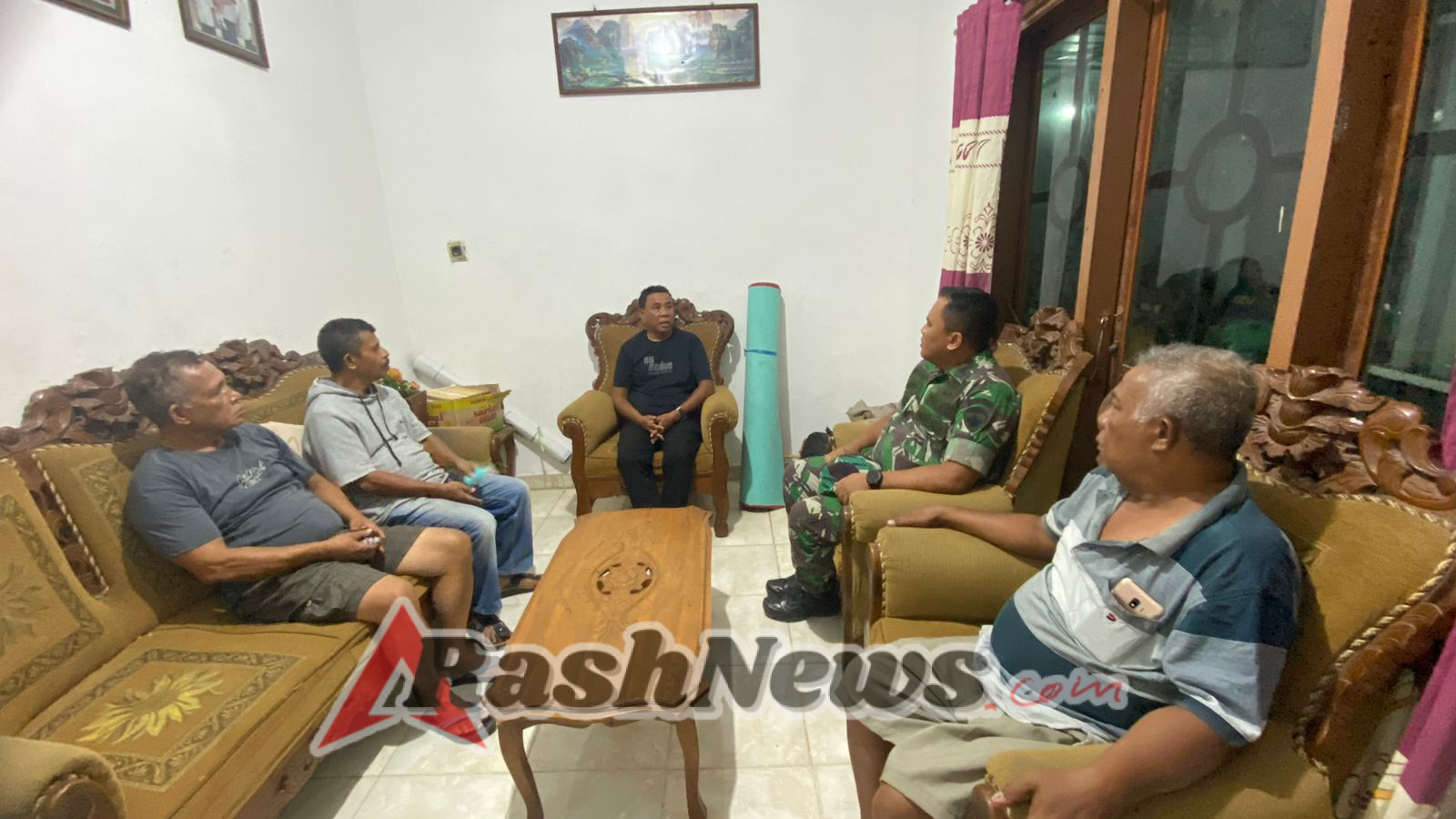 Suasana Haru Sambut Kedatangan Dandim 1603/Sikka di Rumah Duka Prajurit Yonif 743/PSY
