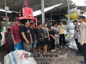 Hangat dan Penuh Empati, Jumat Curhat Hadir di Penampungan Rongsokan Mengwitani