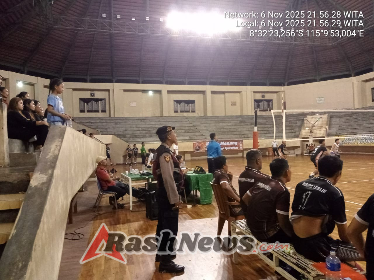 UKL Polsek Mengwi Lakukan Pengamanan Turnamen Voli Mangupura Cup