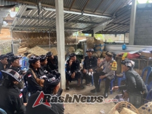 Polsek Sidemen Melaksanakan Jumat Curhat dengan Pembekalan Pecalang Desa Adat, Wujudkan Desa Kondusif.