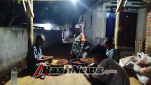 ‎Babinsa Himbau Warga Waspada dan Teliti Terima Informasi dari Media Sosial