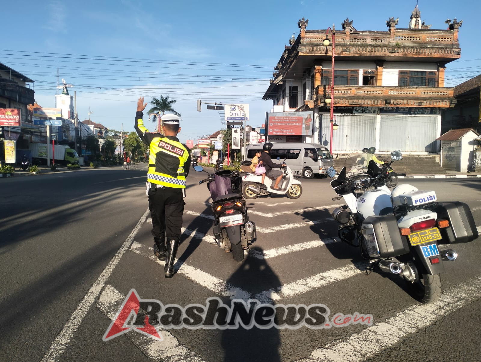 Sat Lantas Polres Gianyar Tetap Hadir Berikan Pelayanan Terbaik kepada Masyarakat