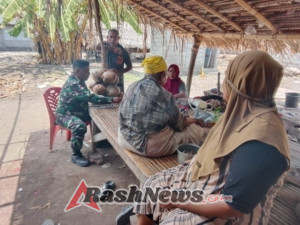Babinsa Pantar Jalin Silaturahmi Lewat Komsos Bersama Warga Desa Pandai