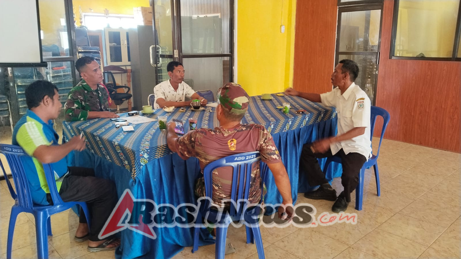 Babinsa Poto Tano Laksanakan Komsos dan Monitoring Wilayah Desa Binaan