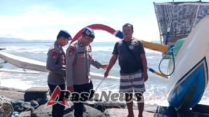 SATPOLAIRUD LAKSANAKAN KEGIATAN POLMAS DI PANTAI CUCUKAN