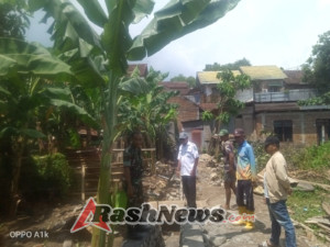 Babinsa Koramil 1614-01/Dompu, Pelda Tamrin, Pantau Pembangunan Infrastruktur dan Beri Arahan Kamtibmas