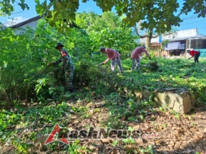 Sinergi TNI-Polri dan Masyarakat Empang, Bersihkan Lahan untuk Pos Damkar Kecamatan