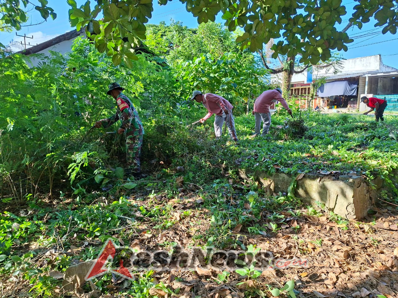 Sinergi TNI-Polri dan Masyarakat Empang, Bersihkan Lahan untuk Pos Damkar Kecamatan